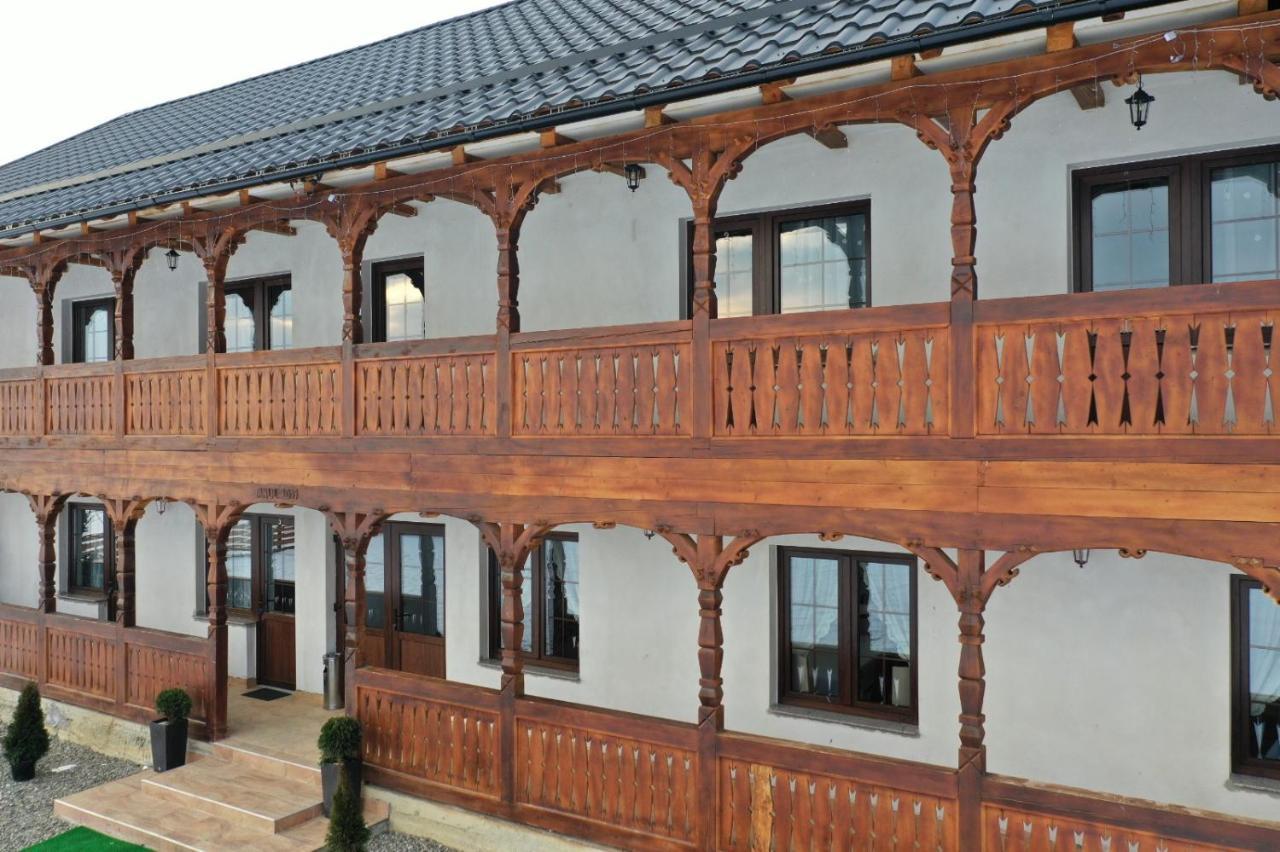 Conacul Cosaului Hotel Feresti Exterior photo