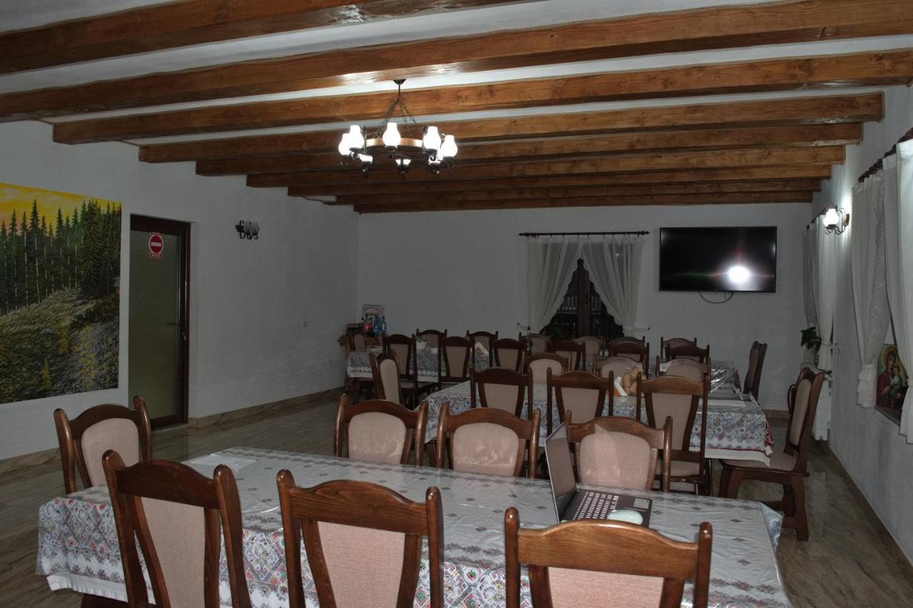 Conacul Cosaului Hotel Feresti Exterior photo