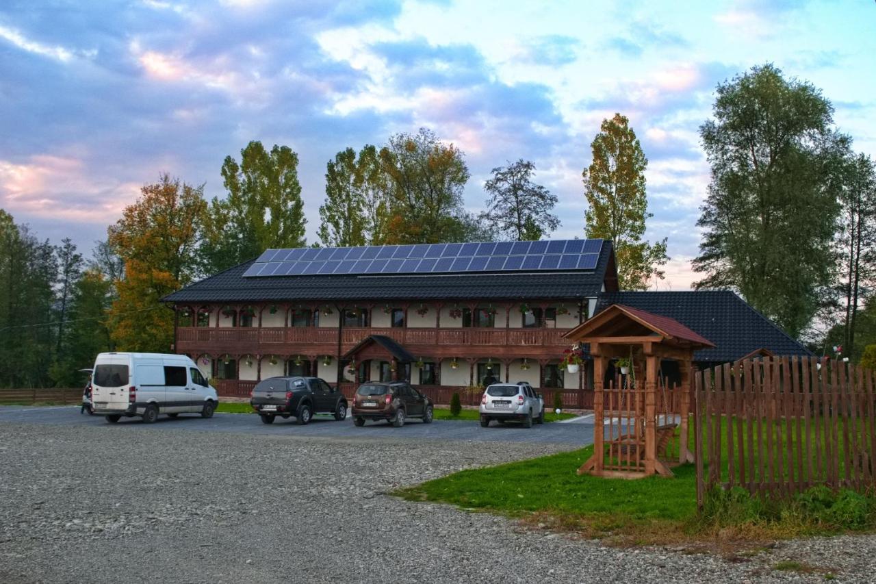 Conacul Cosaului Hotel Feresti Exterior photo